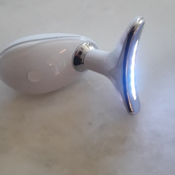 NEW Intense Pulsed Light Wrinkle Reducing Device - Sealed Box - Picture 9 of 17